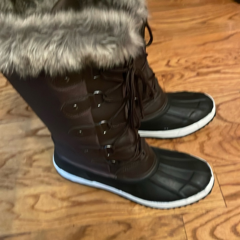 Brown/black snow boots/ winter boots size 7